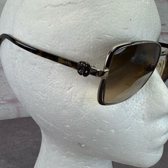 Chanel Camelia Flower Vintage Tortoiseshell Sunglasses - Picture 3 of 15